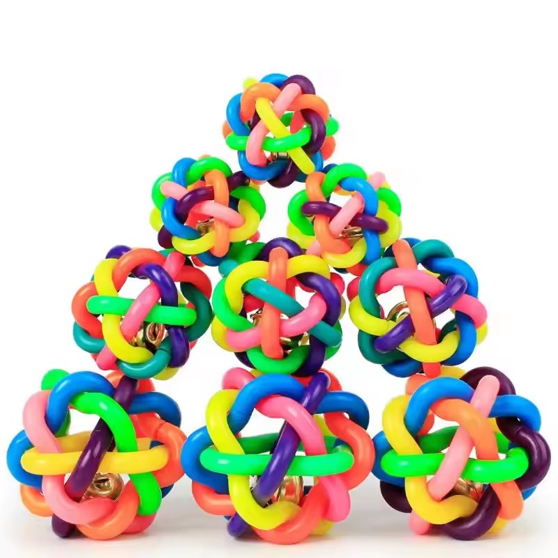Interactive Squeaky Plush Dog Toy - Bunter Glockenball als Beliebtes Hunde-Kauspielzeug -