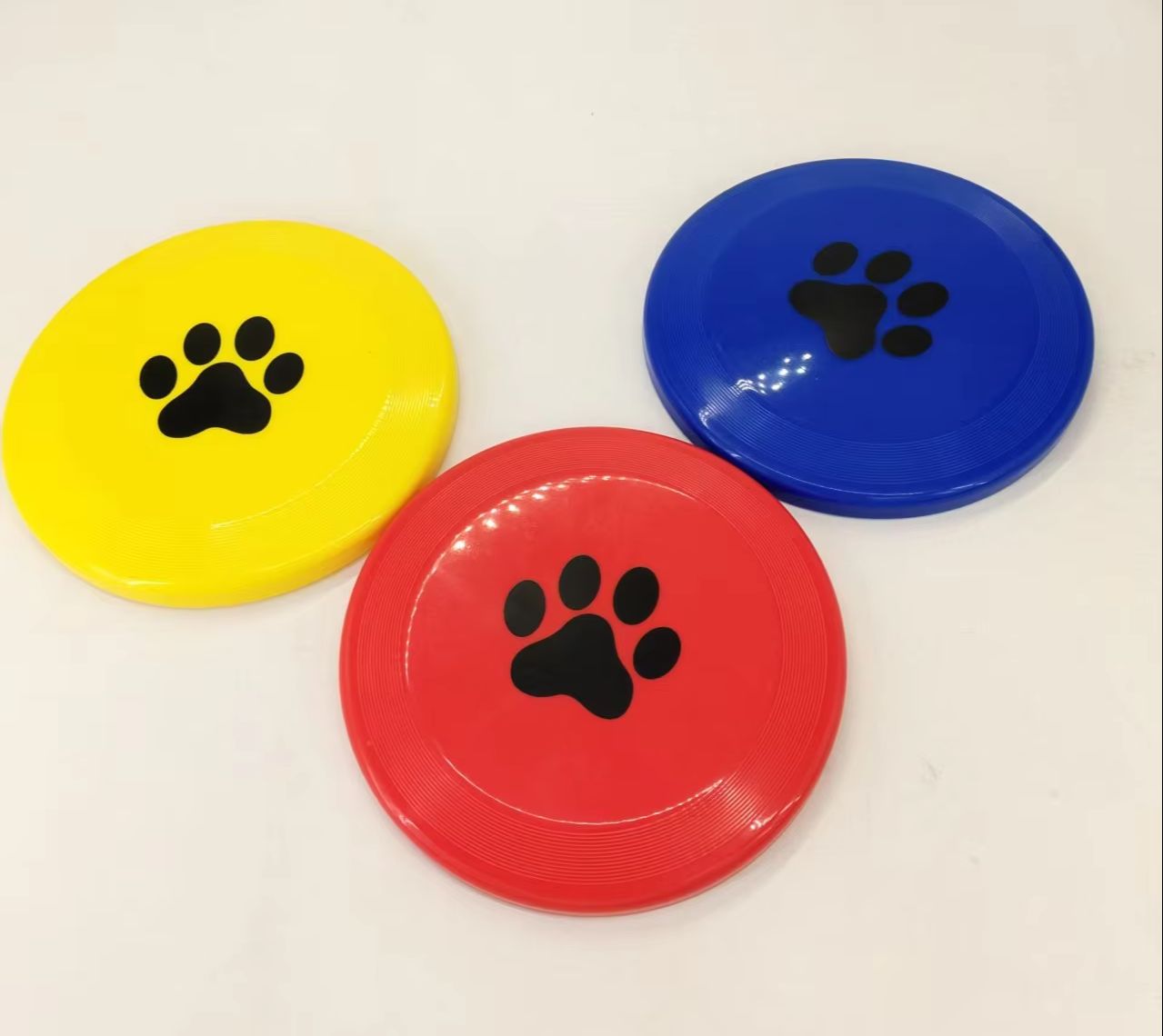 Harte Plastik-Hundefrisbee mit – Flying Disc Dog Training Toy Bewertung und Preis